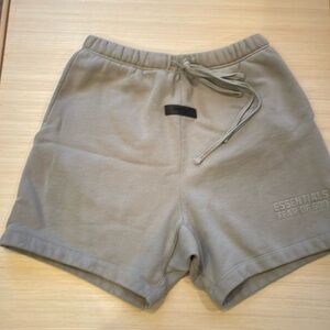 Essentials Fear of God. Sweatshirts shorts excellent condition.